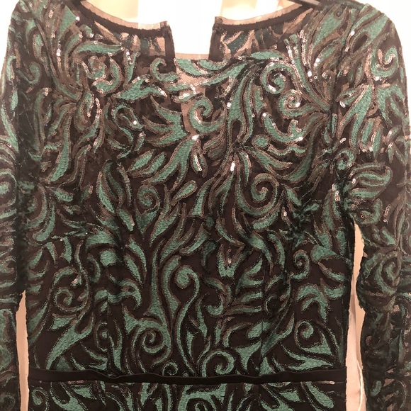 Dillard’s Long Sleeve Mermaid Prom or Gala Gown - Picture 4 of 8